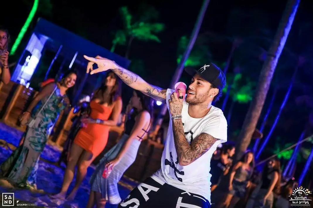 青训小将关键传球助攻队友破门