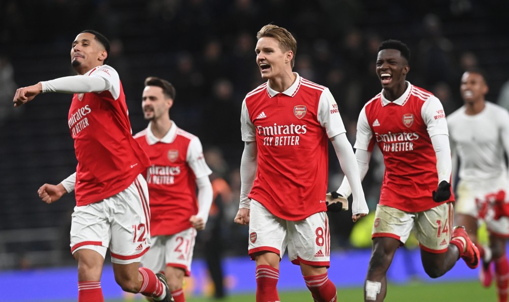 意甲战报：韦斯利制胜，罗马主场1-0小胜科莫（意甲快讯：韦斯利建功，罗马主场1-0力克科莫）