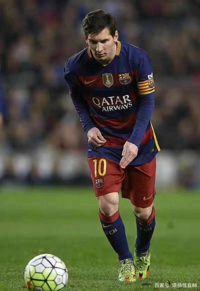 詹姆斯背身单打得分，引领球队节奏