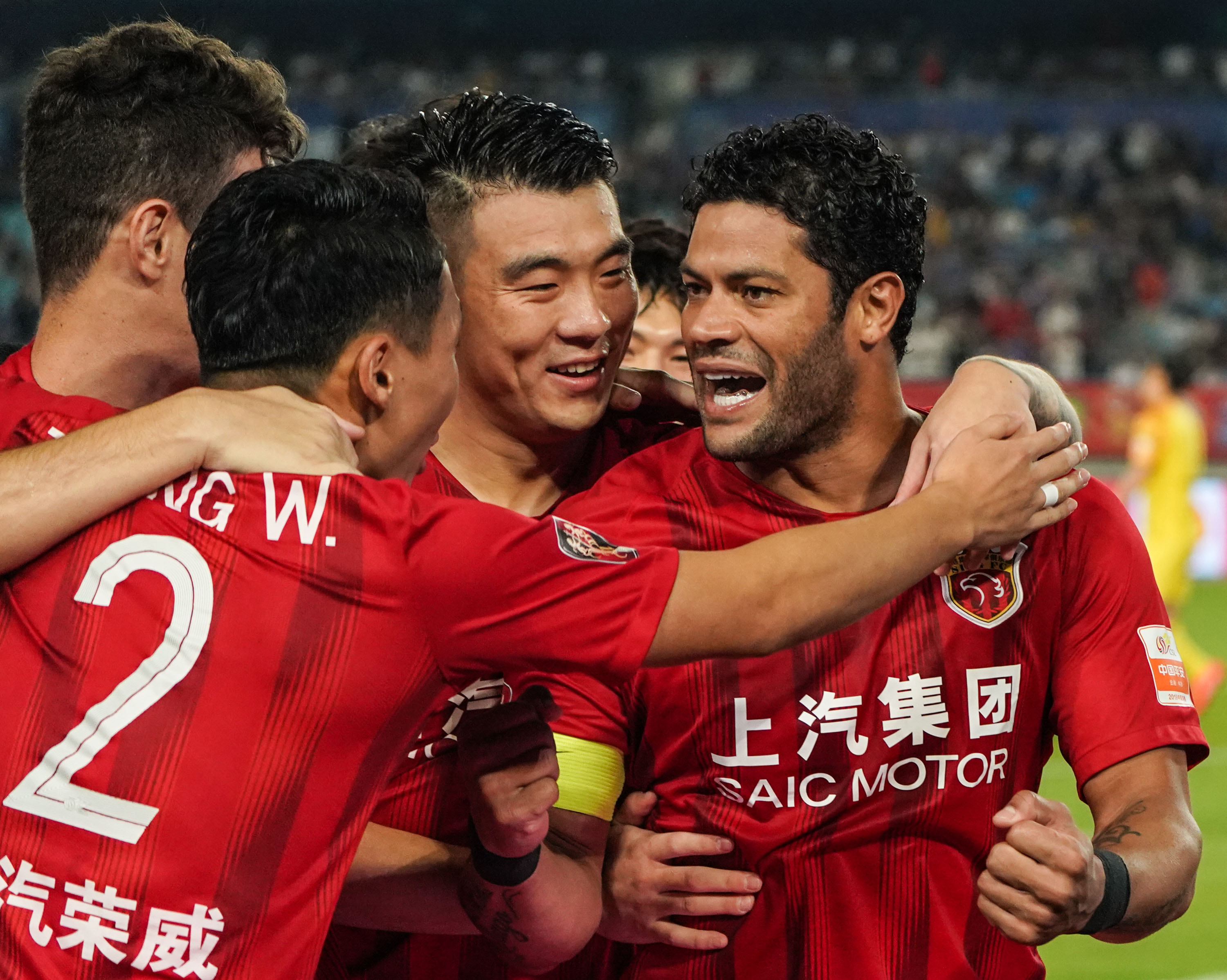 半场：拜仁2-2弗赖堡，卡尔、奥利塞分别传射，铃木唯人进球