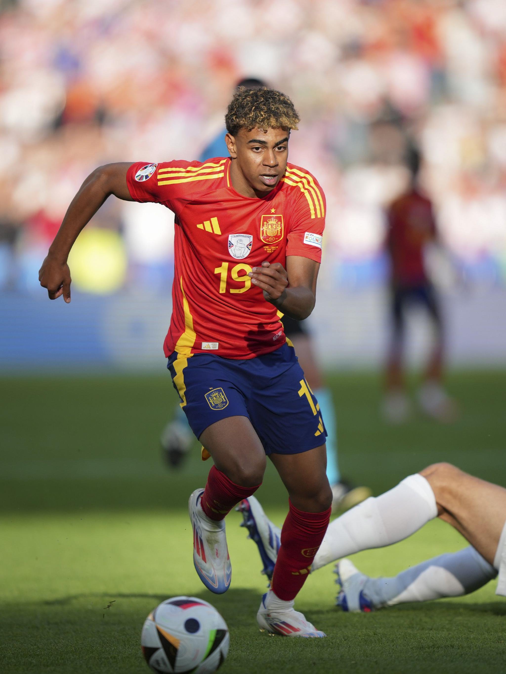 荷兰足协官方：小克鲁伊维特因伤缺战立陶宛，已经返回俱乐部