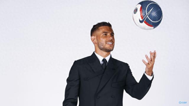 镜报：麦克托米奈上赛季意甲收官战亲签球衣成交价超2.4万欧（镜报：麦克托米奈上季意甲末轮亲签球衣拍卖价突破2.4万欧）