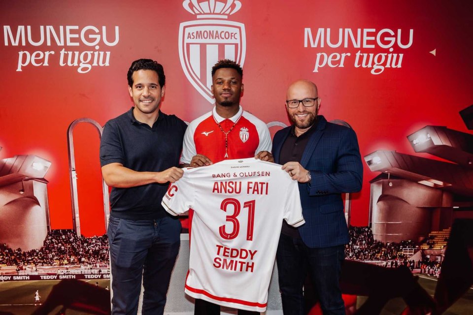 旧友重逢！杜兰特与大一时代女性朋友时隔17年再相聚（阔别17年再聚！杜兰特与大一时期女性好友再会）